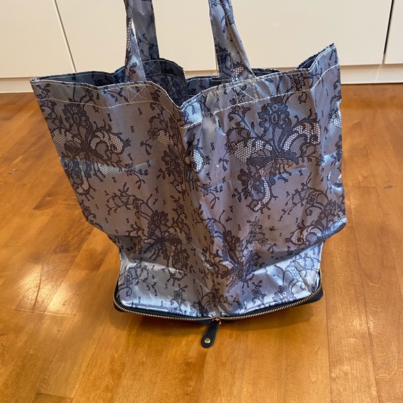 Fold up Reusable Bag - Picture 3 of 5